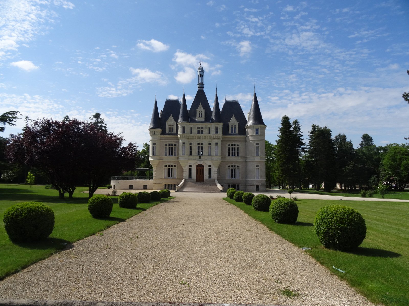 Conveniently located just 15 km from Poitiers, this exceptional 19th century luxury chateau is of a rare elegance. Beautifully restored to a very high specification, this outstanding property offers 900 m² of living space on four levels.