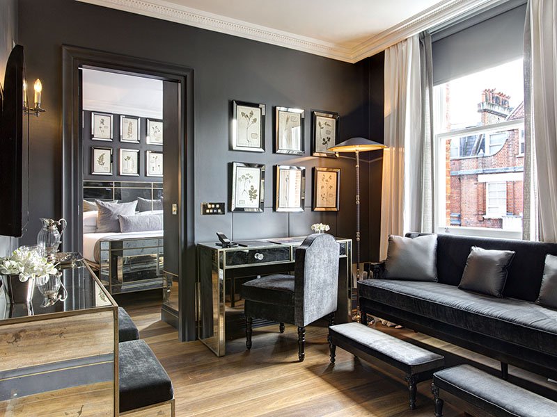 Old-world glamour and modern luxury combine in the tasteful bedroom suites of The Franklin Hotel in London. Situated in Knightsbridge, it’s a great base for shopping at nearby high-end boutiques and stores.