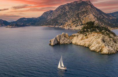 10 of the World’s Best Yachting Locations