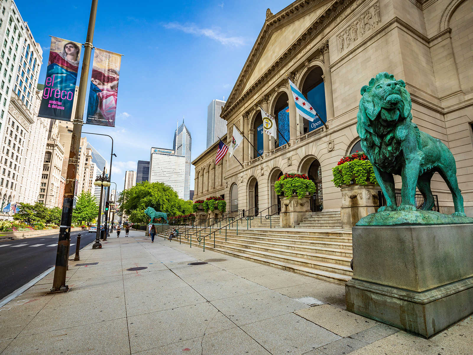 Art Institute of Chicago Exterior view with lions in summer