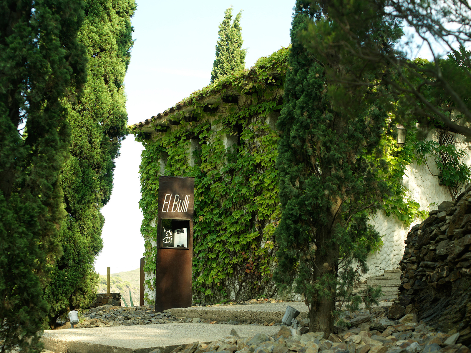 The unobtrusive entrance to El Bulli restaurant in Spain, an ivy-covered building