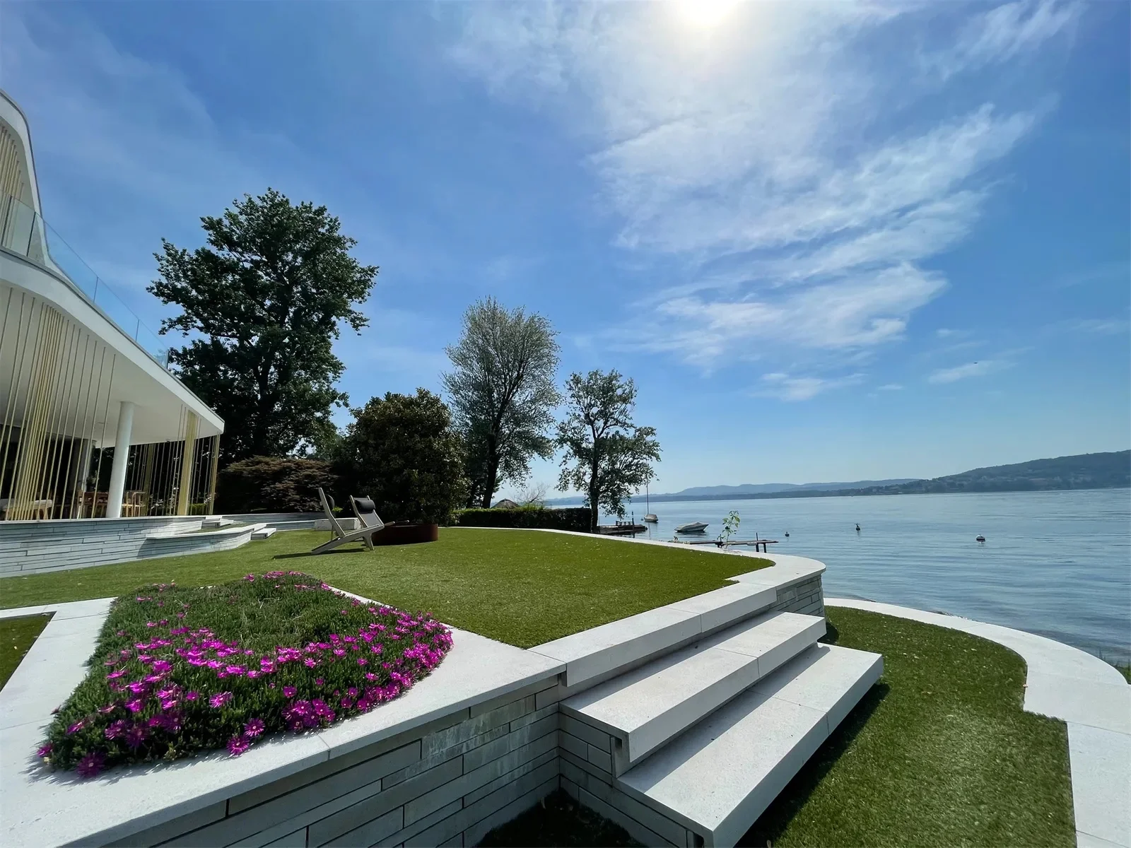 Luxury lakeside Italian villa