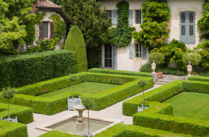 Green and Grand: 5 Homes with Delightful Formal Gardens
