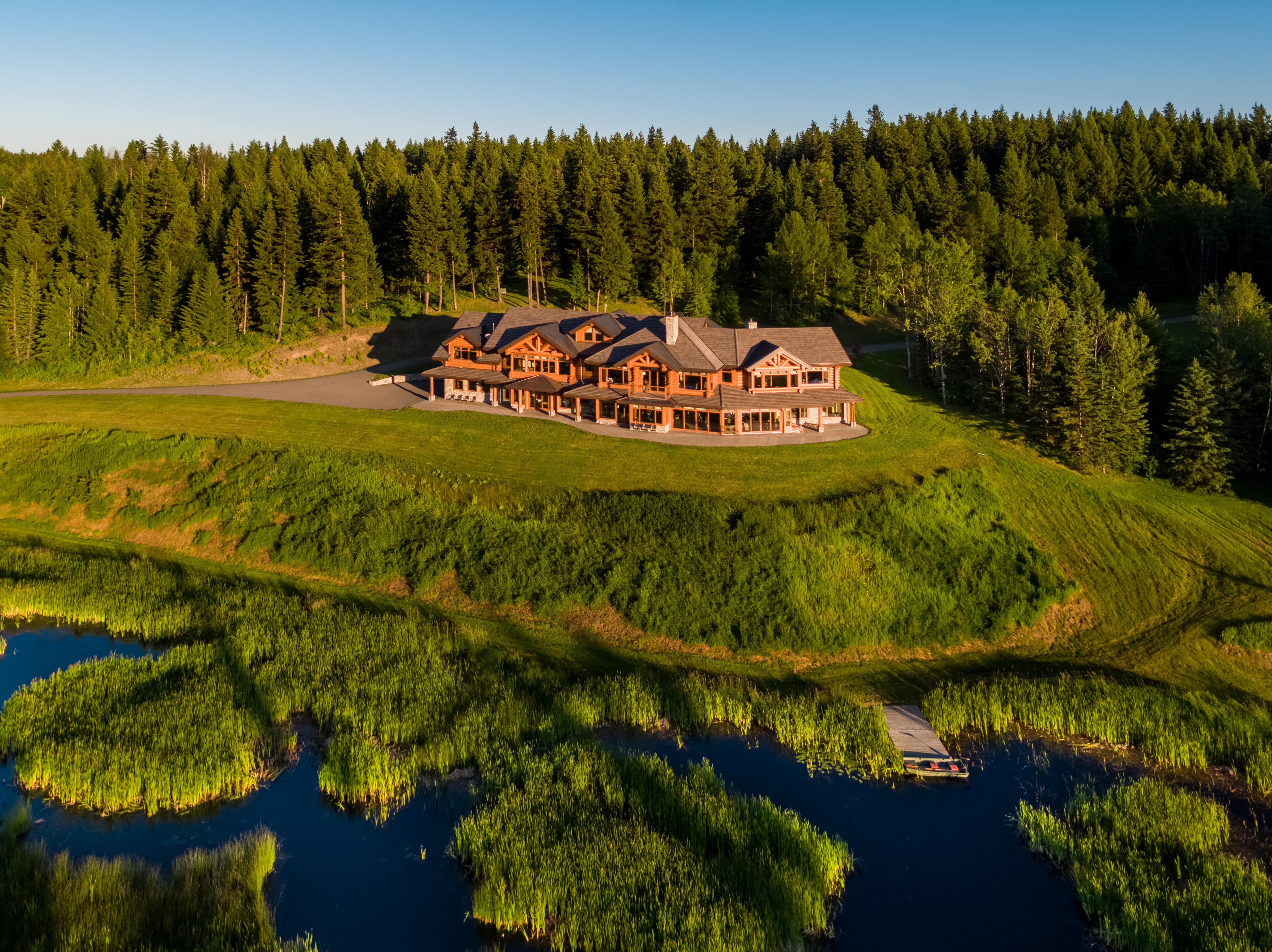 Luxury log cabin in Canada